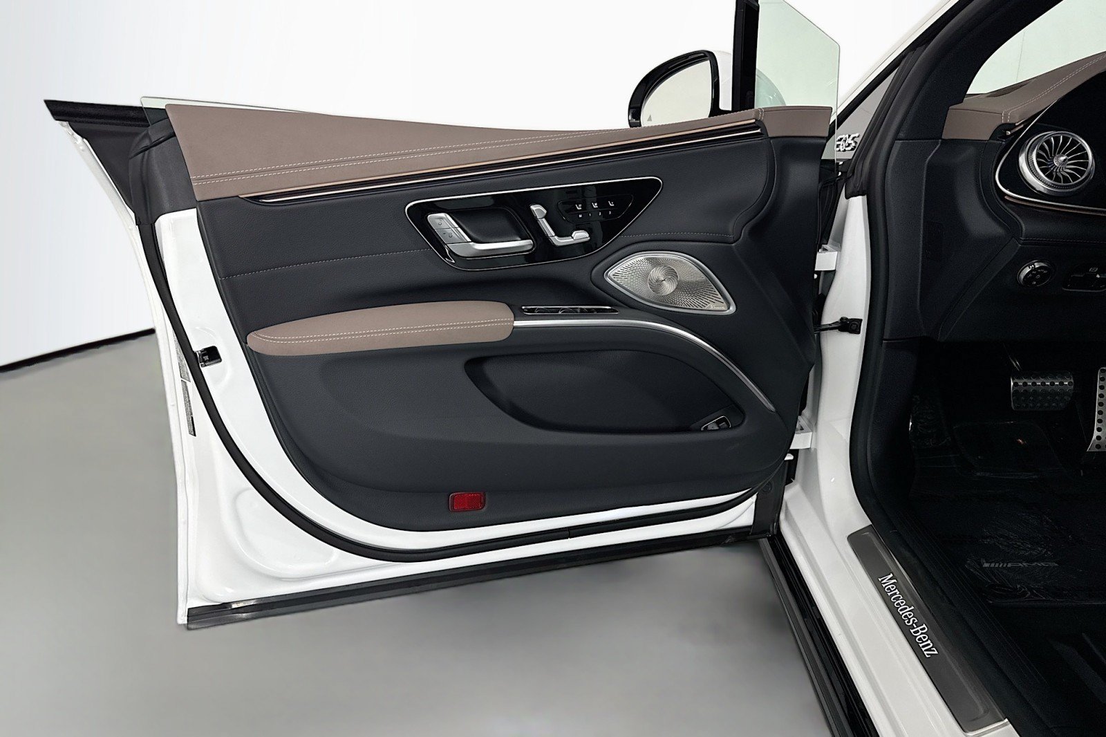 New 2026 Mercedes-Benz EQS 580 4MATIC Sedan image 19