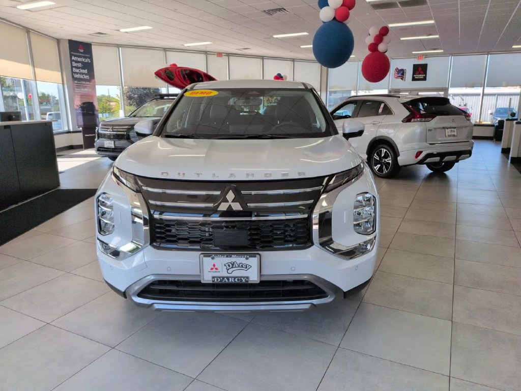 New 2026 Mitsubishi Outlander SE AWD/4WD image 2