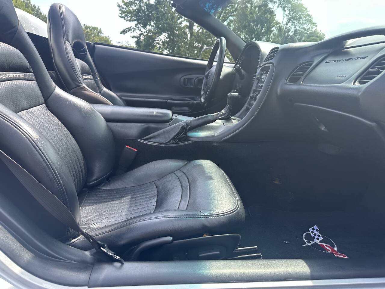 Used 2001 Chevrolet Corvette Convertible w/ Preferred Equipment Group2 RWD image 18