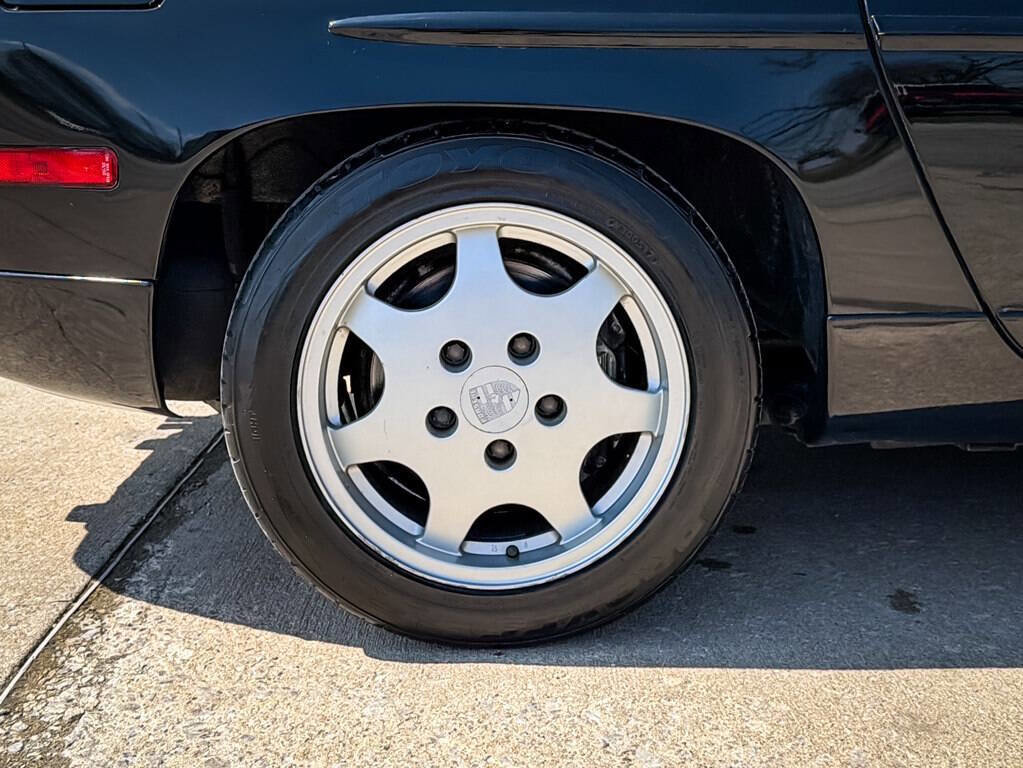 Used 1990 Porsche 928 image 15