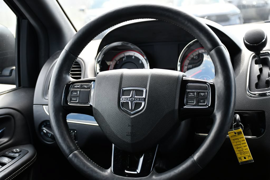 Used 2016 Dodge Grand Caravan SXT FWD image 19