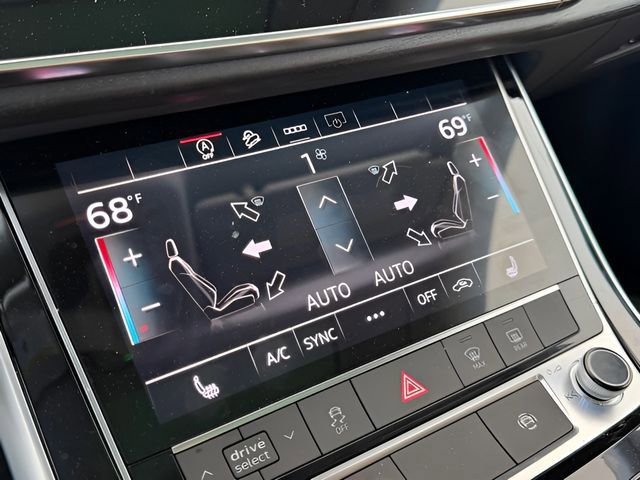 Used 2025 Audi Q8 Premium image 25