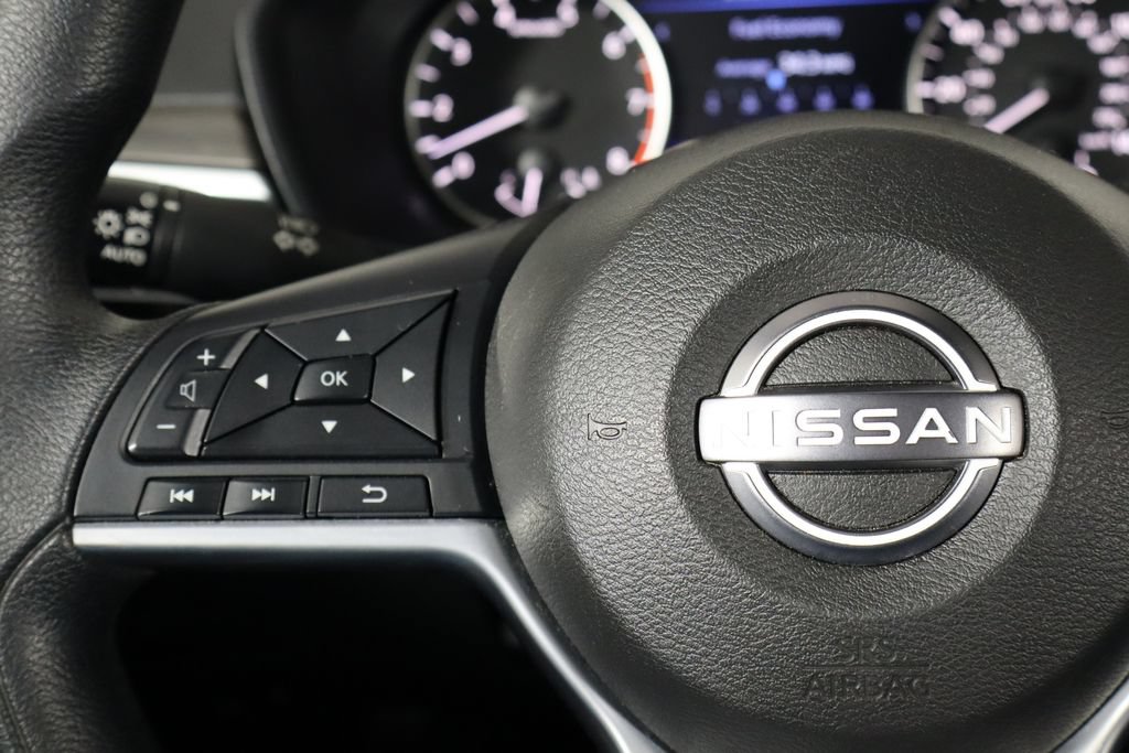 Used 2025 Nissan Altima 2.5 SV FWD image 8