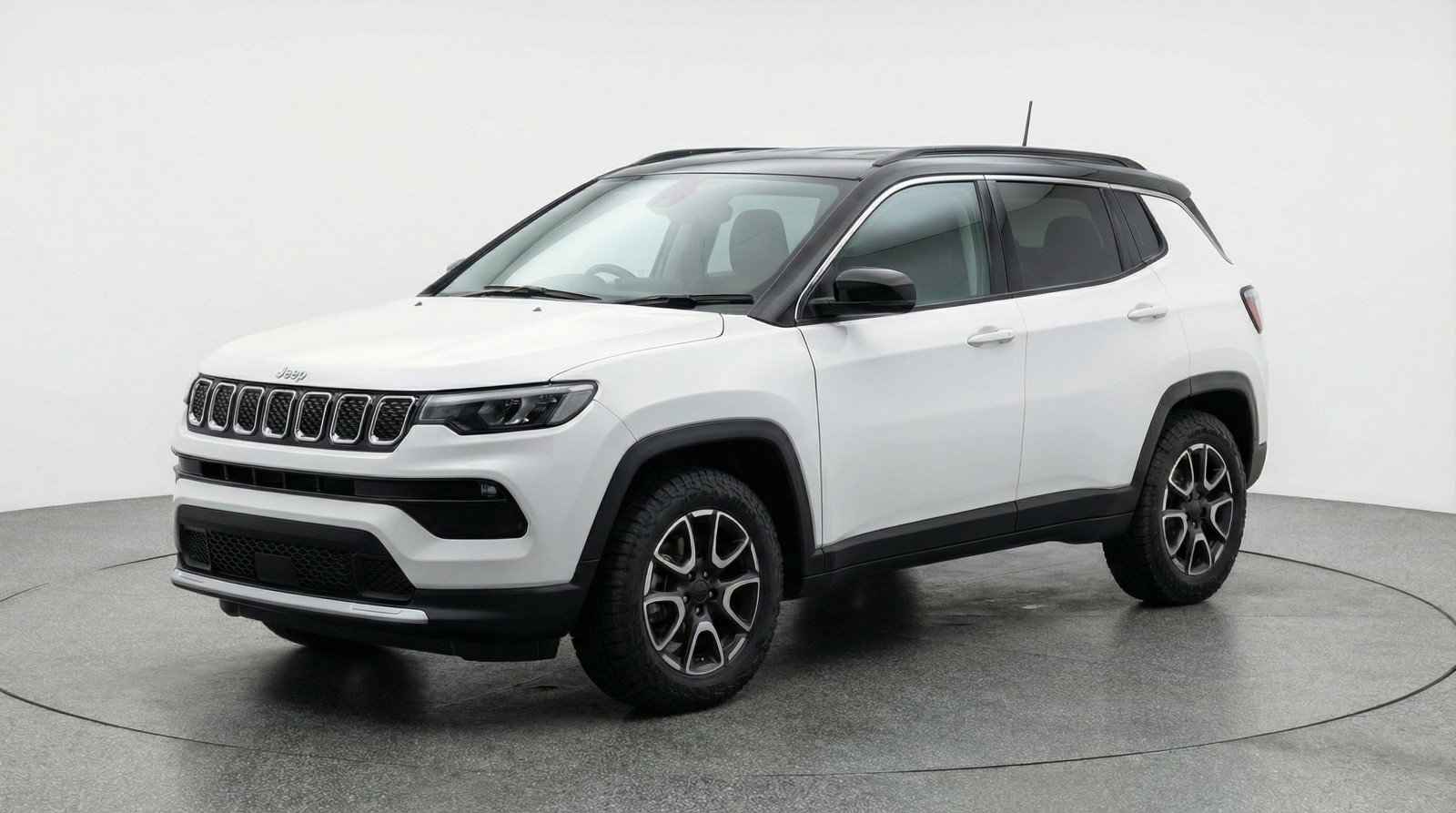 Used 2025 Jeep Compass Trailhawk image 3