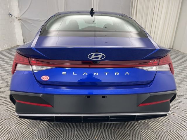 Used 2024 Hyundai Elantra SEL w/ Convenience Package image 7