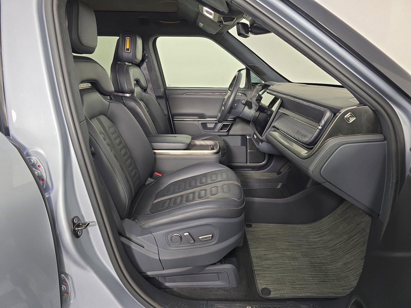 Used 2022 Rivian R1T Adventure AWD/4WD image 23