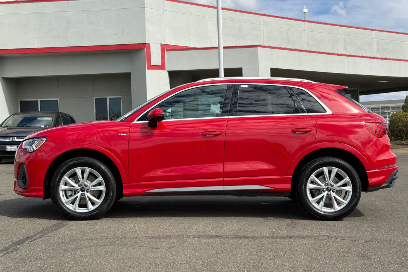 Used 2025 Audi Q3 2.0T Premium AWD/4WD image 9