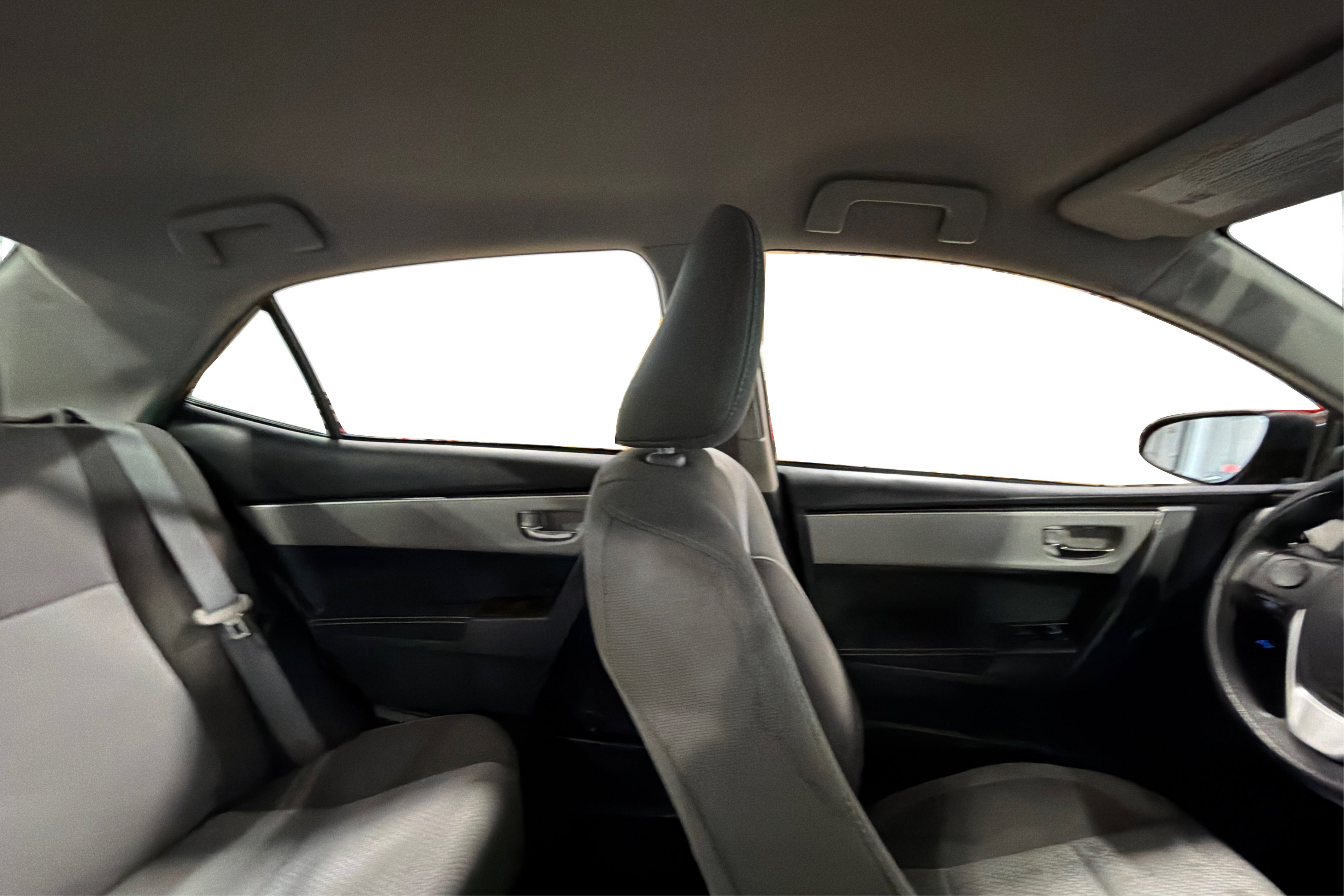 Used 2018 Toyota Corolla LE FWD image 37