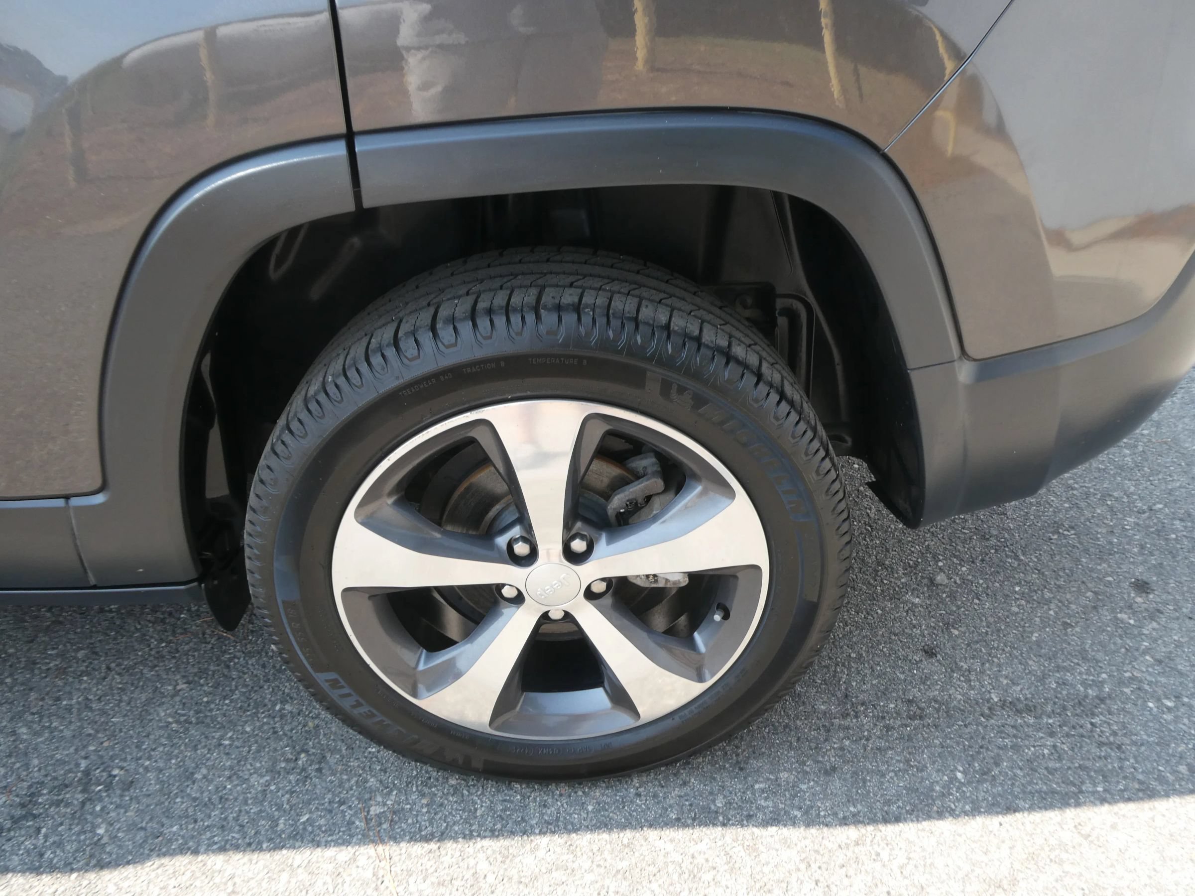 Used 2019 Jeep Cherokee Limited FWD image 33