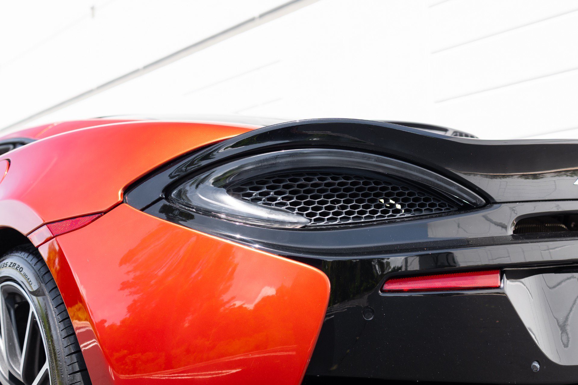 Used 2018 McLaren 570S RWD image 26
