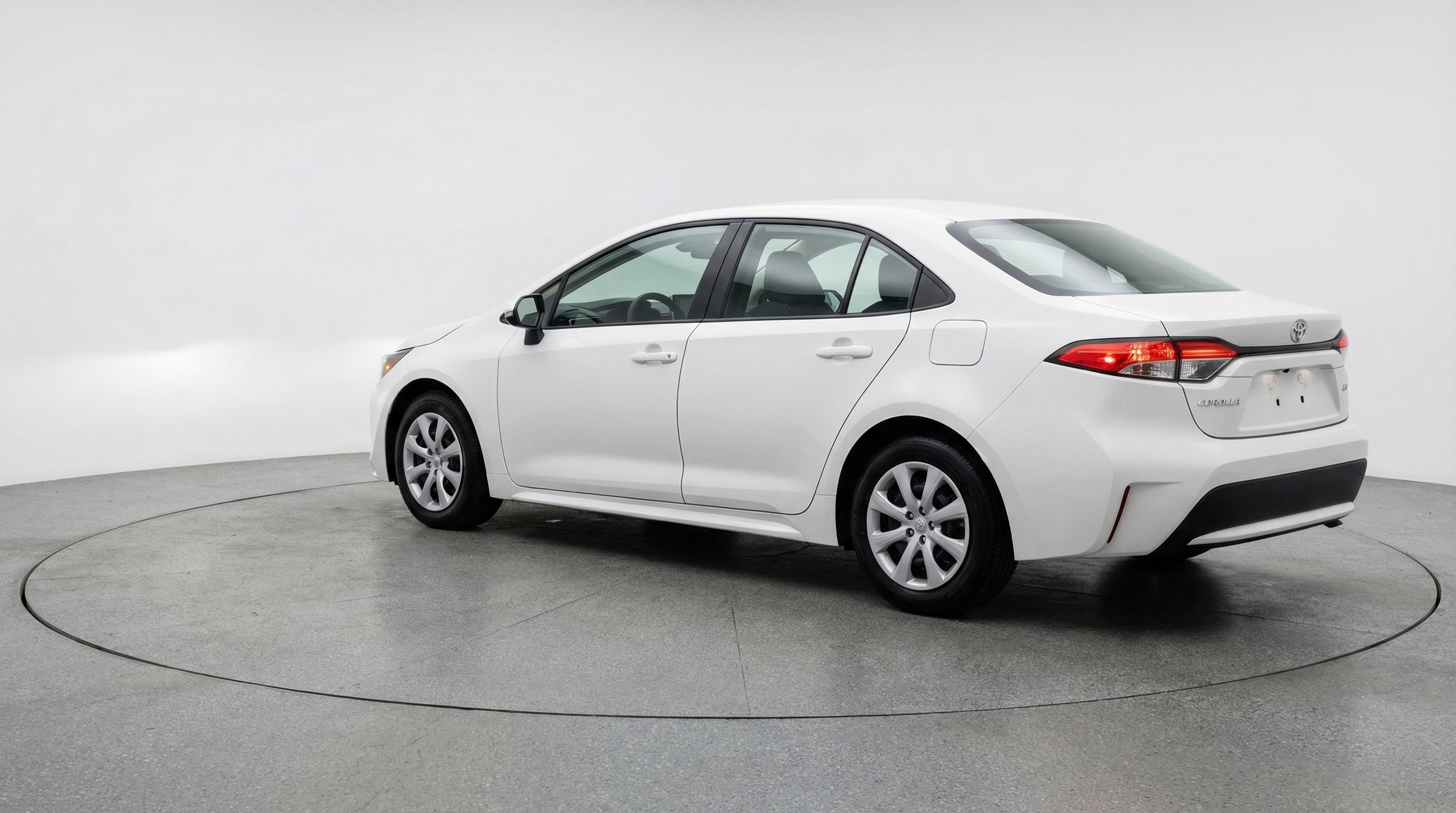 Used 2025 Toyota Corolla LE image 6