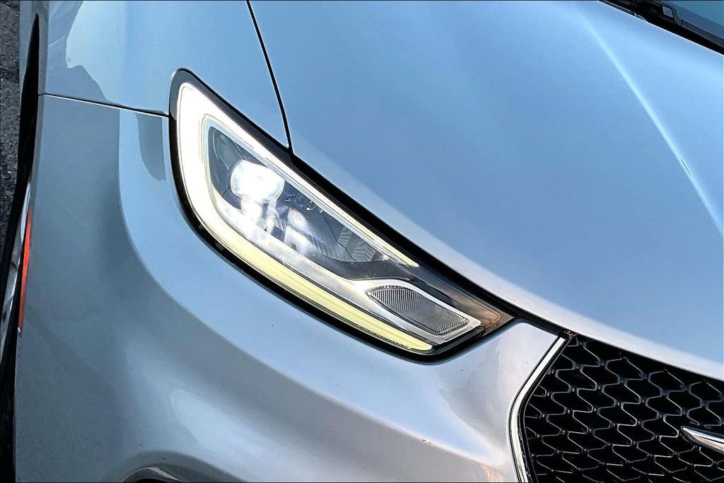 Used 2024 Chrysler Pacifica Touring-L image 26