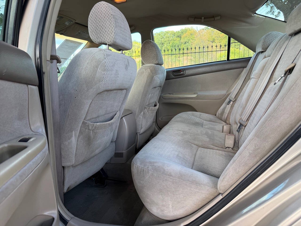 Used 2004 Toyota Camry LE FWD image 9