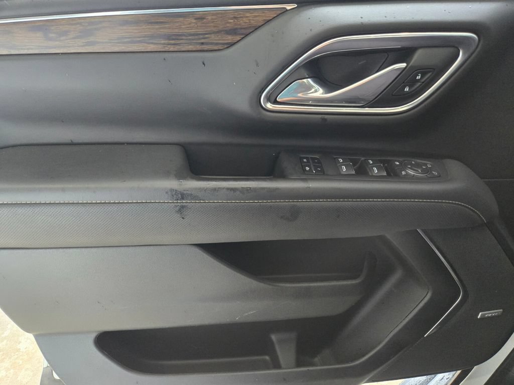 Used 2023 Chevrolet Suburban Premier AWD/4WD image 32