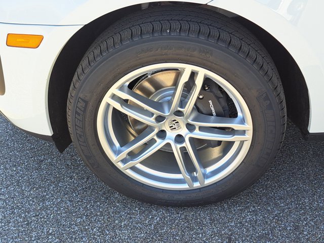 Used 2025 Porsche Macan image 11