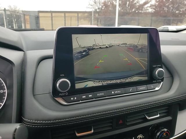 Used 2025 Nissan Rogue SV image 24