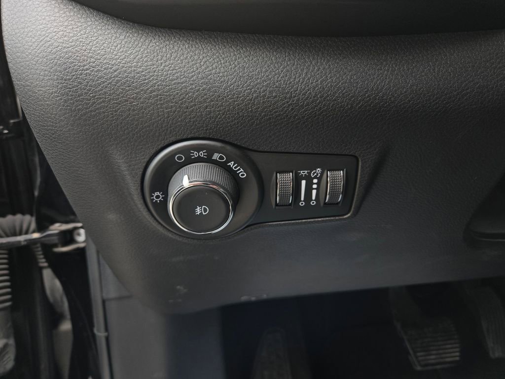 Used 2024 Jeep Compass Limited image 14