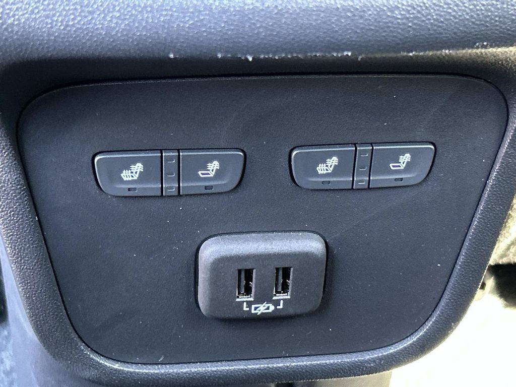 Used 2023 Chevrolet Equinox Premier AWD/4WD image 22