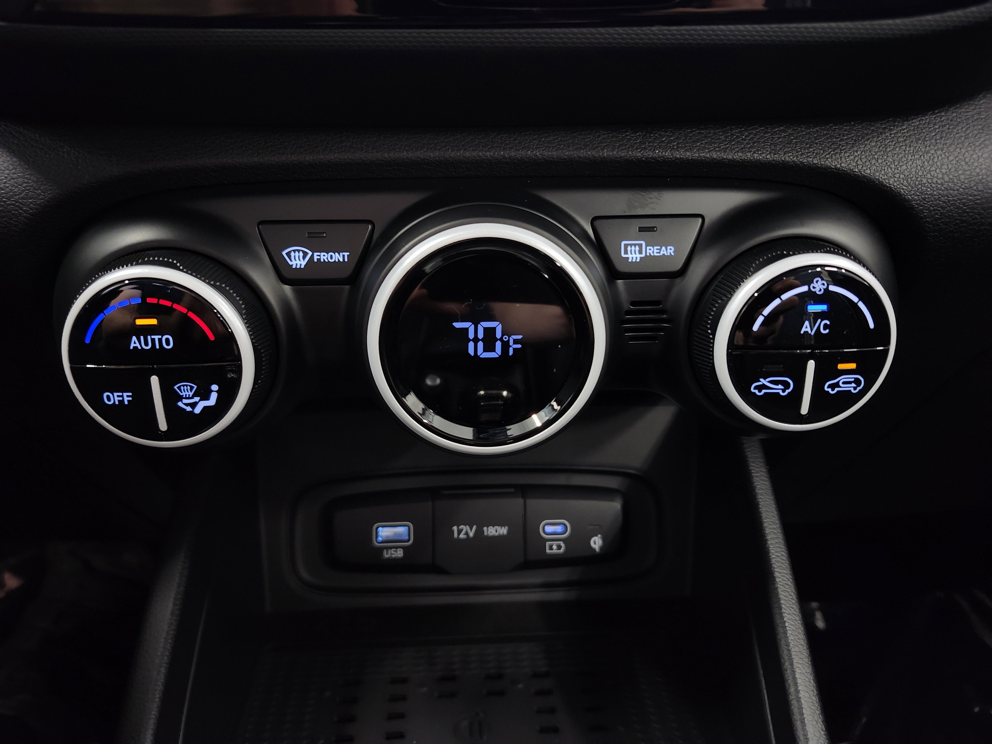 New 2025 Hyundai Venue Limited image 8