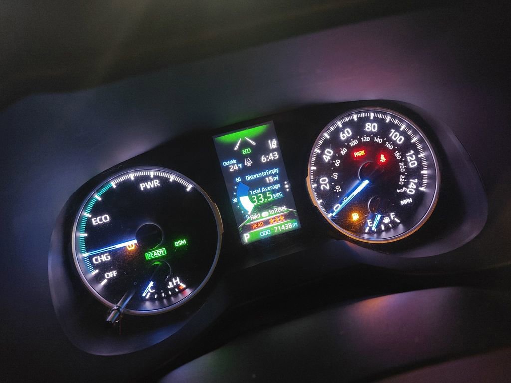 Used 2021 Toyota RAV4 LE image 8