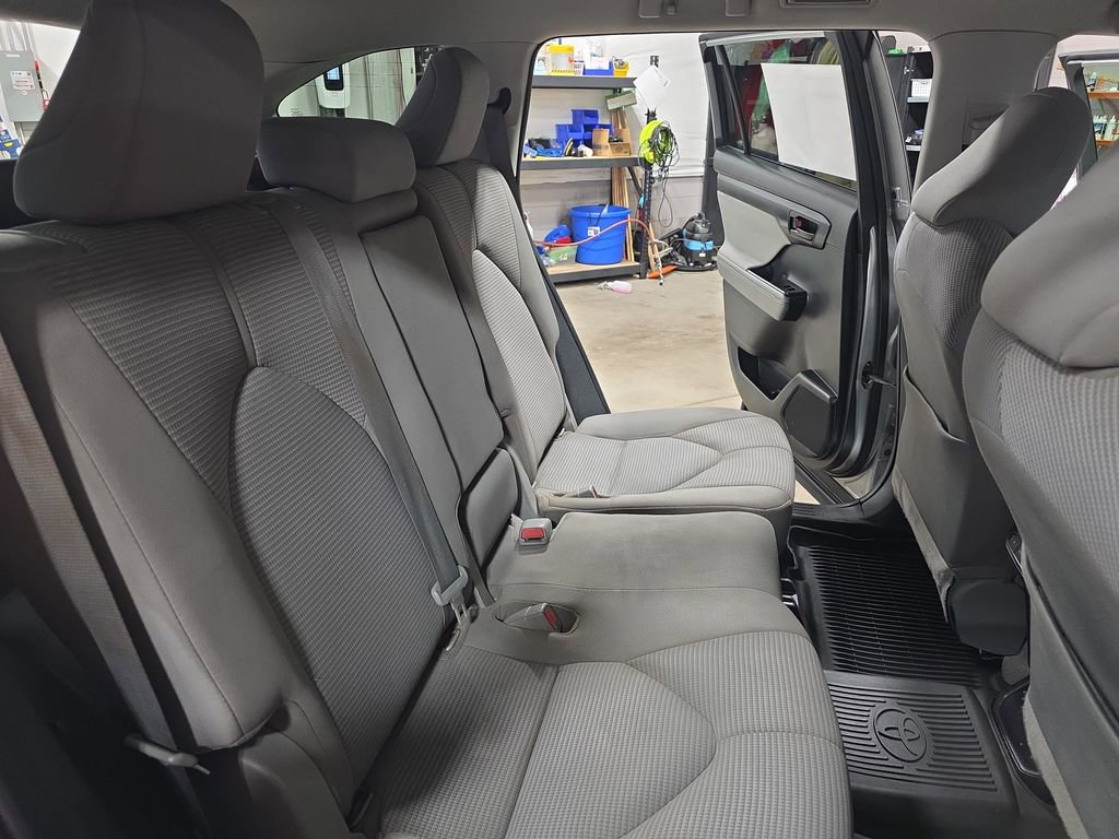 Used 2021 Toyota Highlander L image 11
