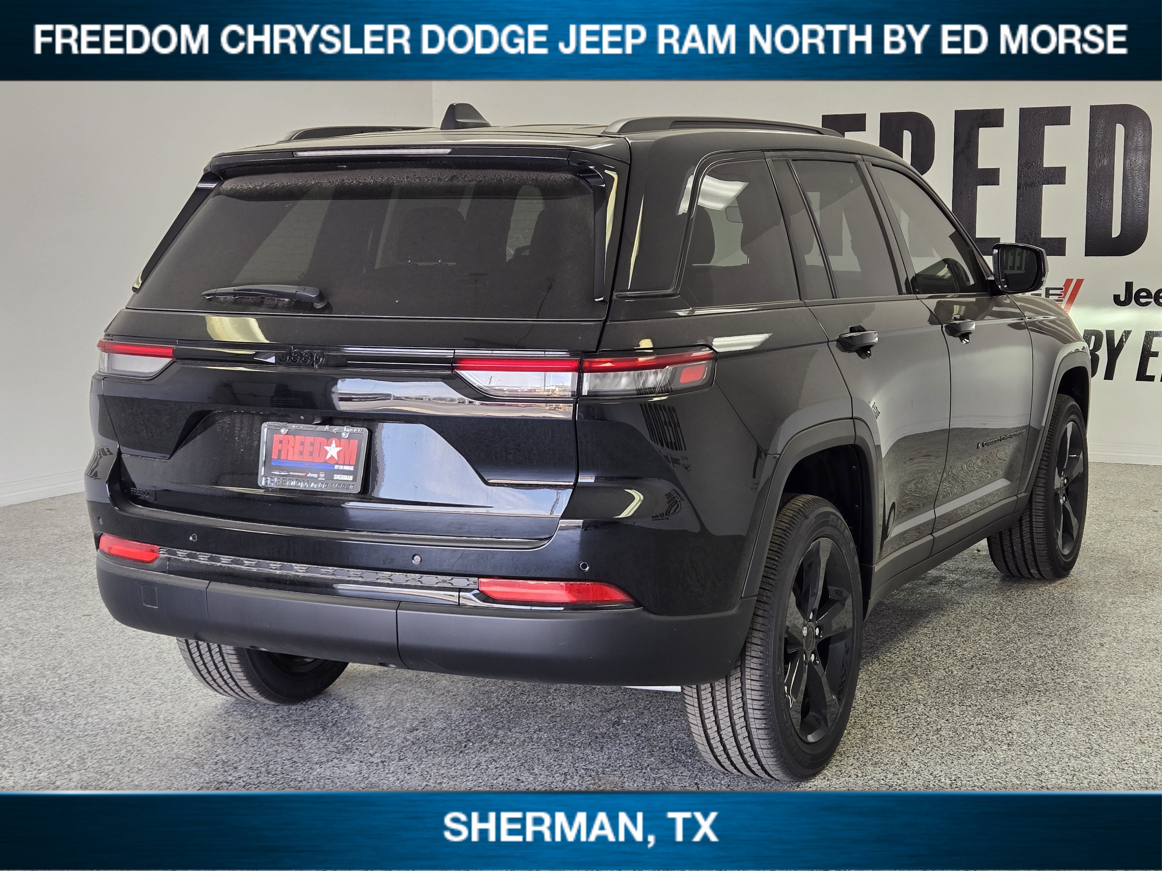 New 2025 Jeep Grand Cherokee Laredo RWD image 3