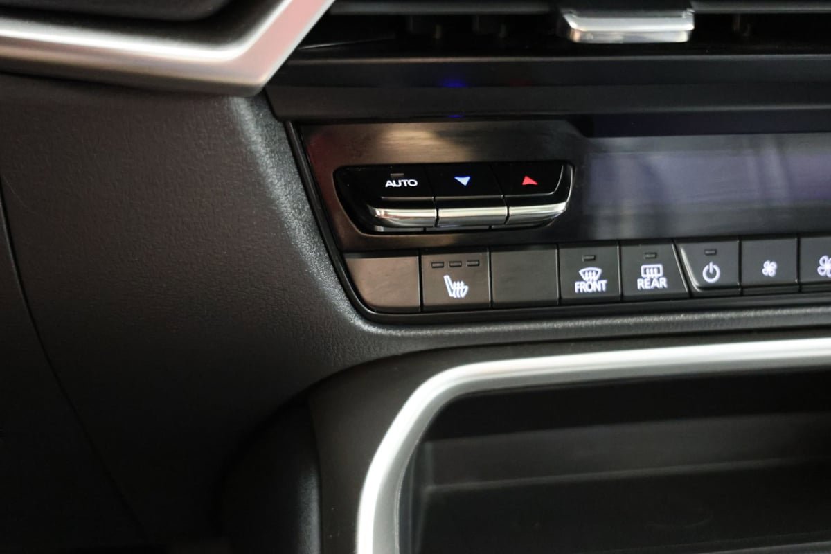 Used 2024 MAZDA CX-90 Plug-In Hybrid w/ Premium Pkg image 9