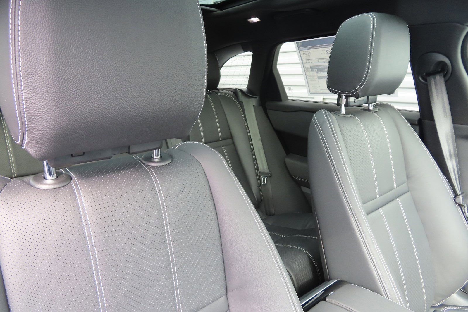 Used 2023 Land Rover Range Rover Velar R-Dynamic S image 4