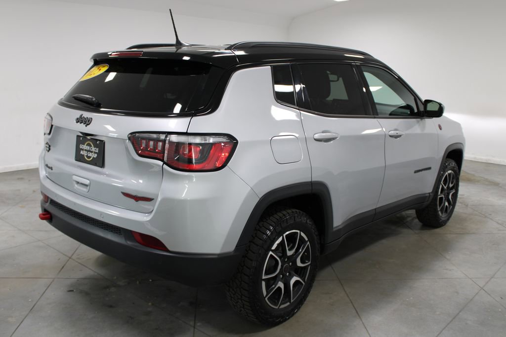 Used 2025 Jeep Compass Trailhawk image 9