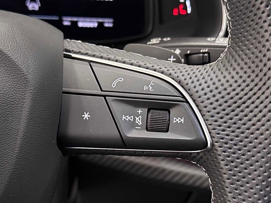 Used 2025 Audi SQ7 Prestige w/ Prestige Package image 28