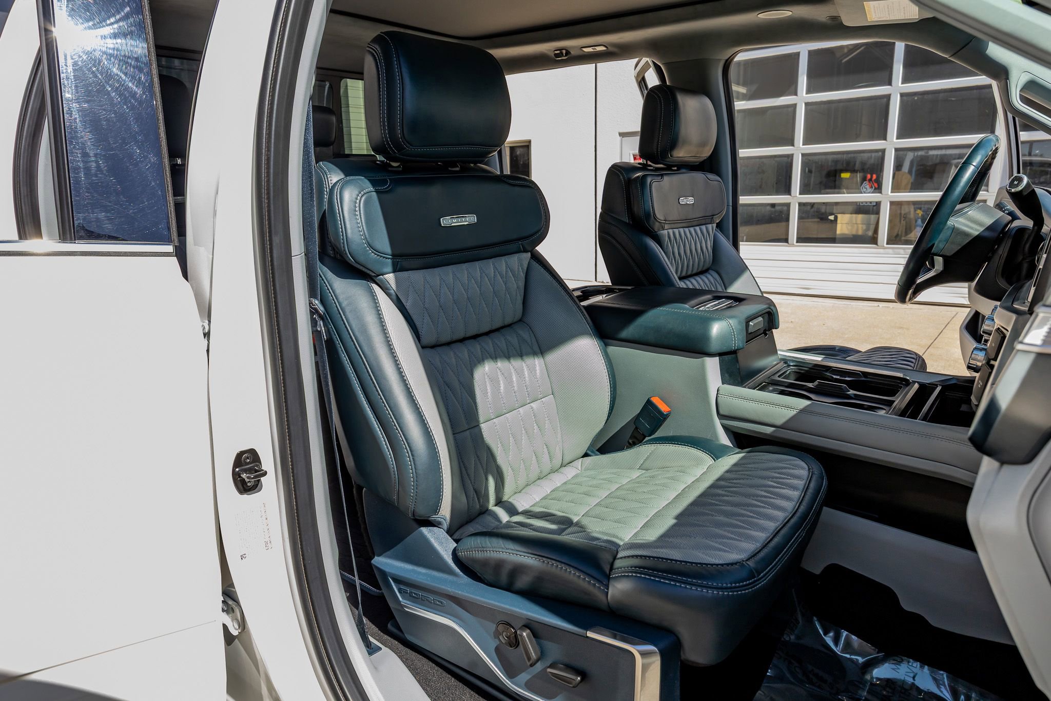 Used 2024 Ford F250 Limited w/ FX4 Off-Road Package image 32