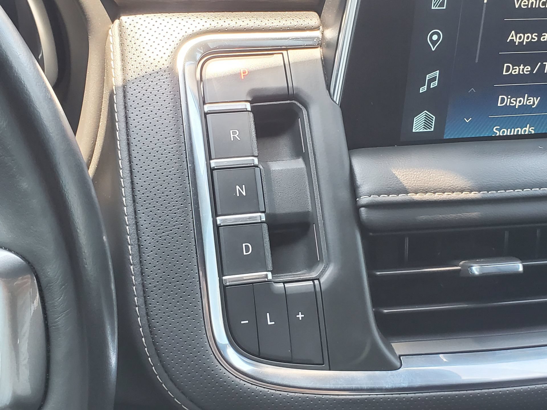 Used 2023 Chevrolet Tahoe Premier AWD/4WD image 33
