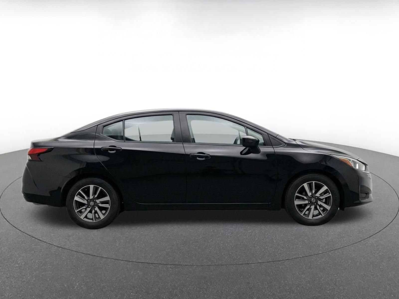 Used 2025 Nissan Versa SV FWD image 9