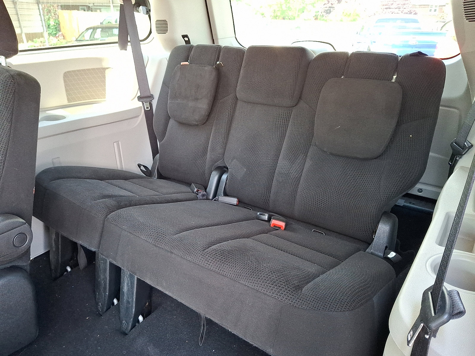 Used 2016 Dodge Grand Caravan SXT image 11