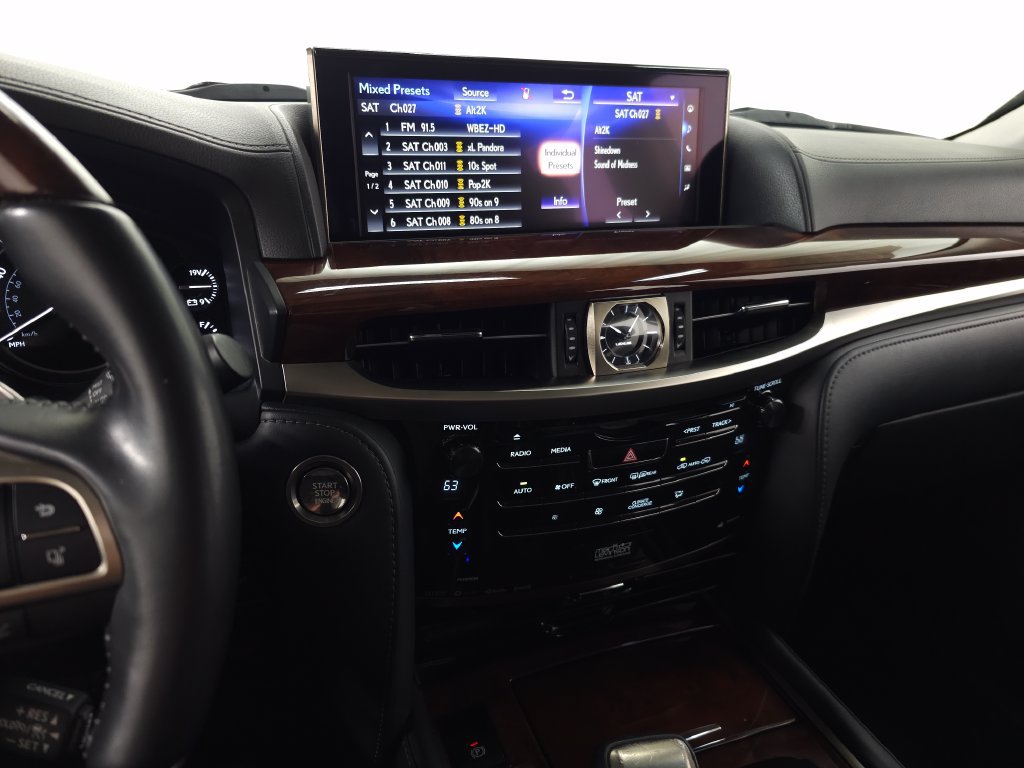 Used 2020 Lexus LX 570 4WD w/ Luxury Package image 26