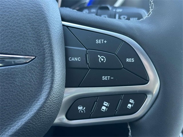 New 2025 Chrysler Pacifica Select image 12