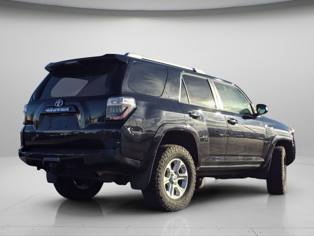 Used 2018 Toyota 4Runner SR5 AWD/4WD image 21