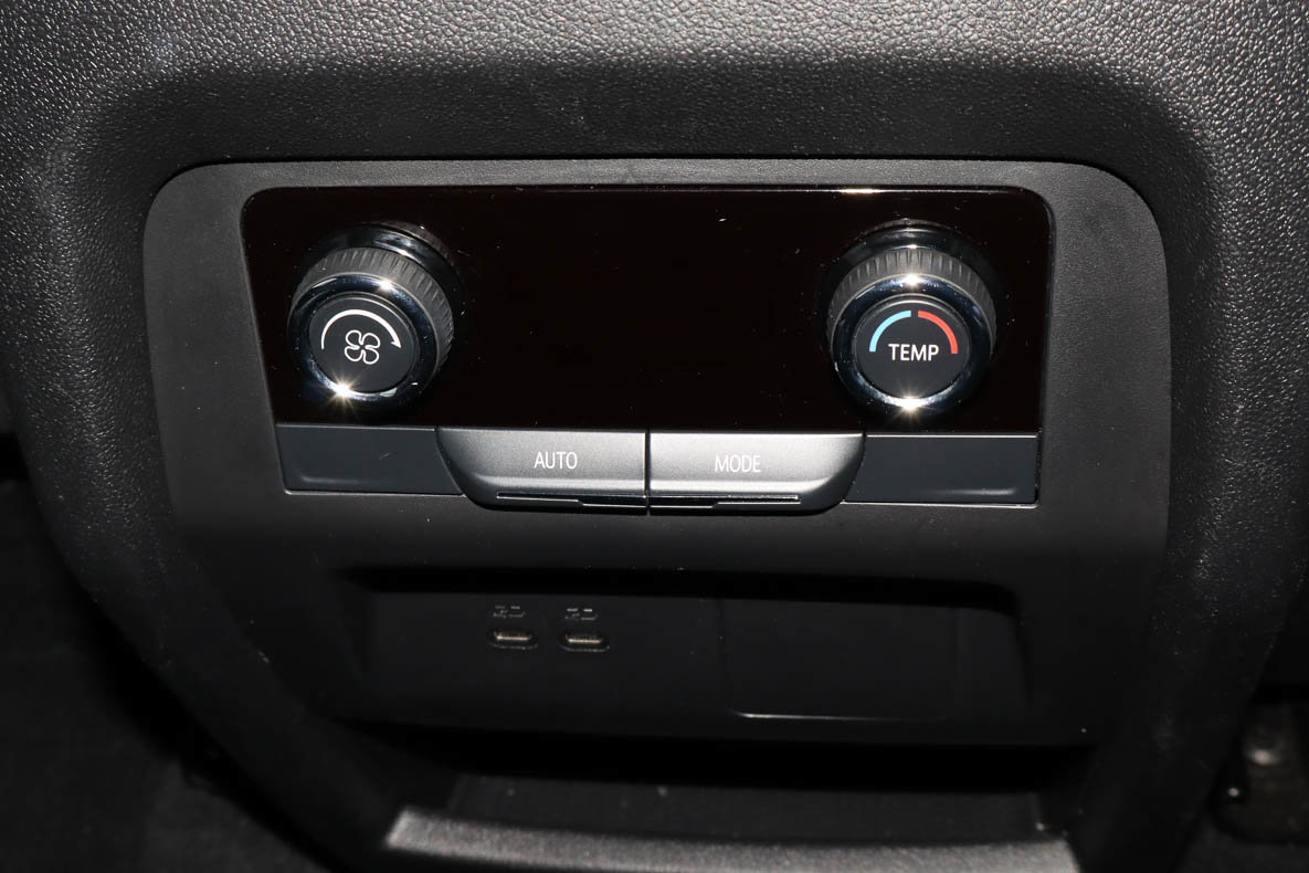 Used 2025 Chevrolet Traverse LT FWD image 20
