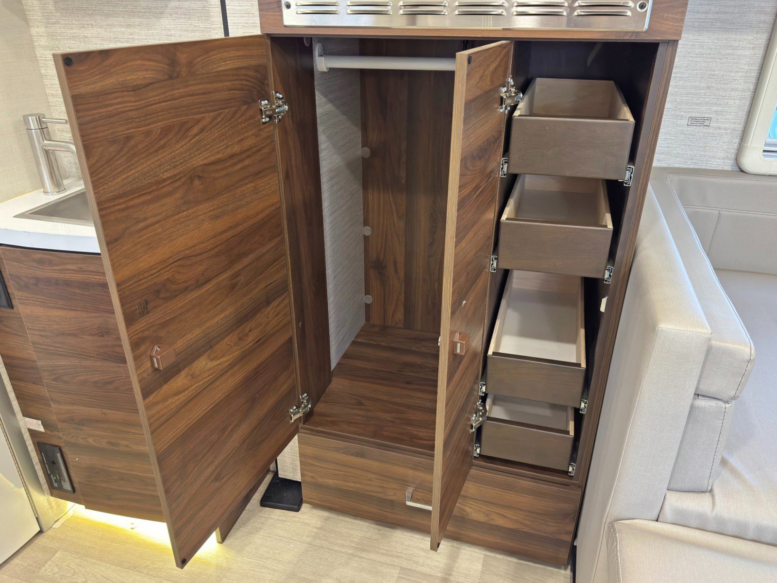 Used 2021 Mercedes-Benz Sprinter 3500 w/ Acoustic Package image 64