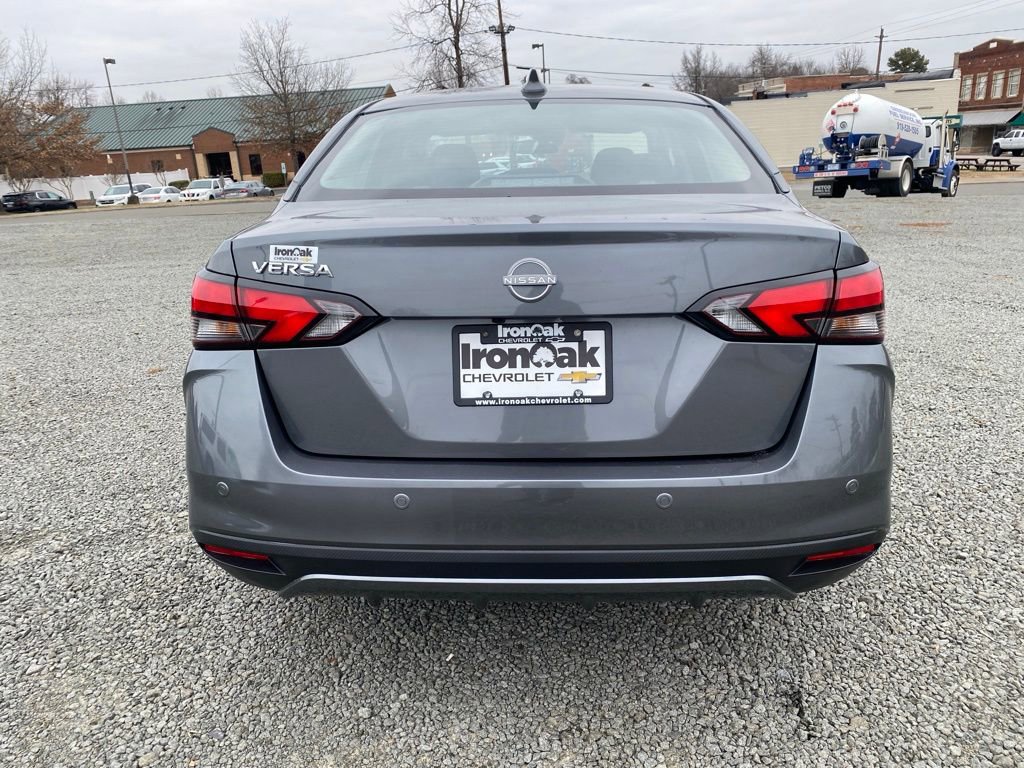 Used 2025 Nissan Versa SV image 4