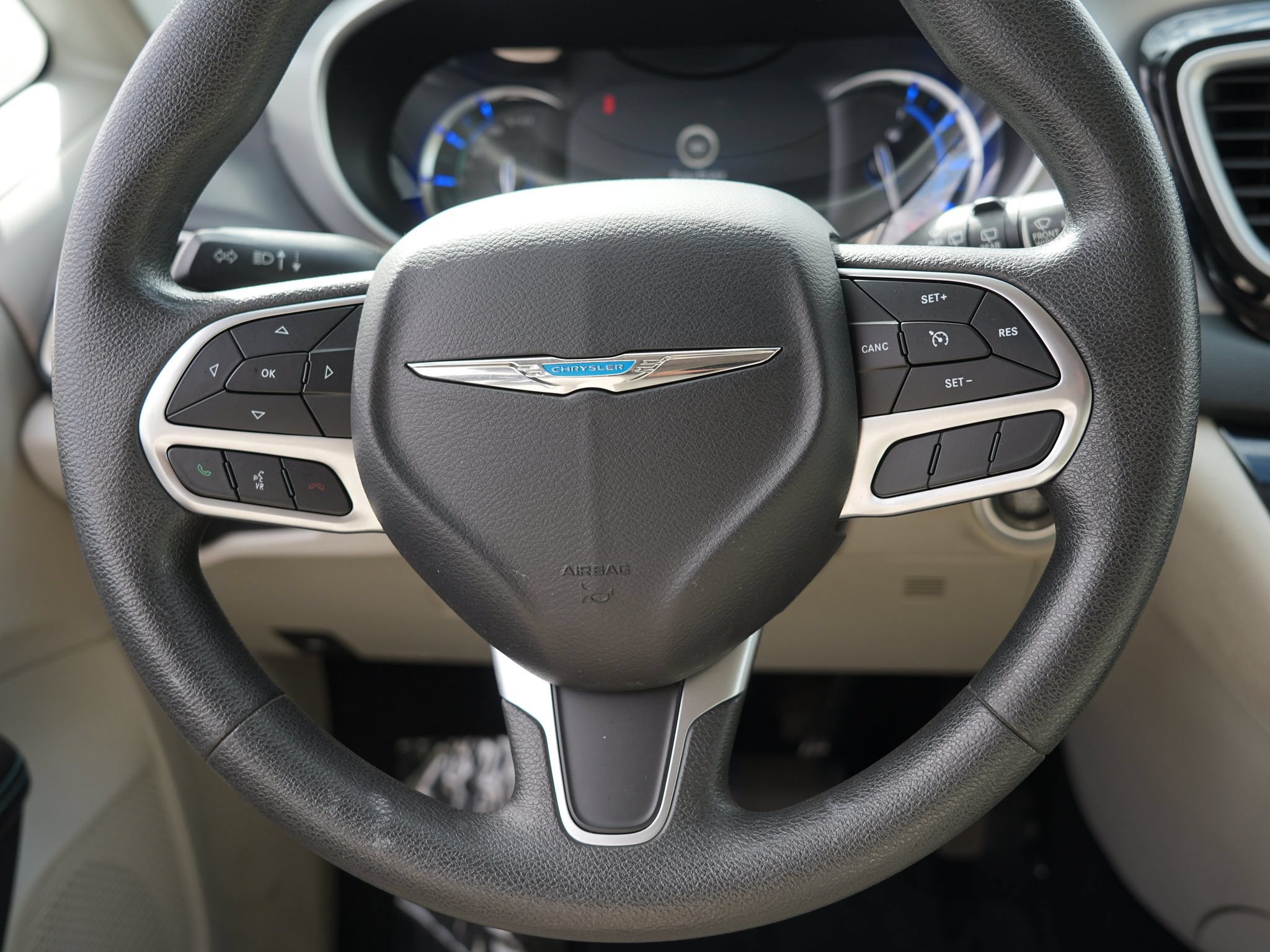 Used 2018 Chrysler Pacifica Touring Plus FWD image 25