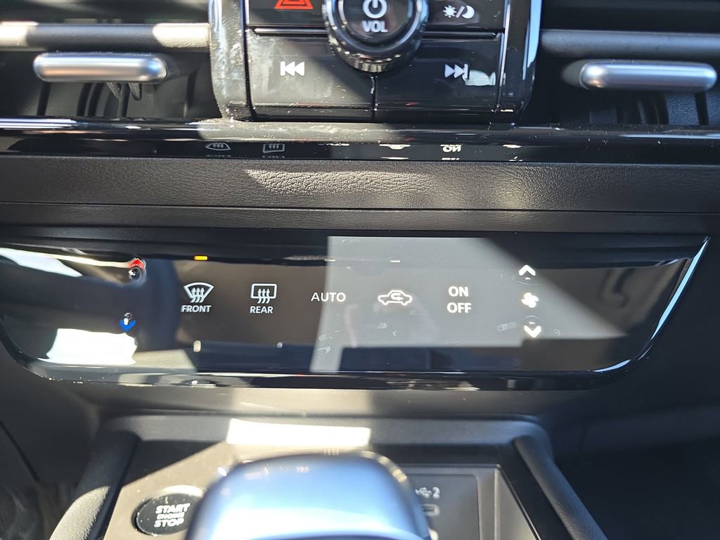 New 2026 Nissan Kicks SR w/ SR Premium Package FWD image 26