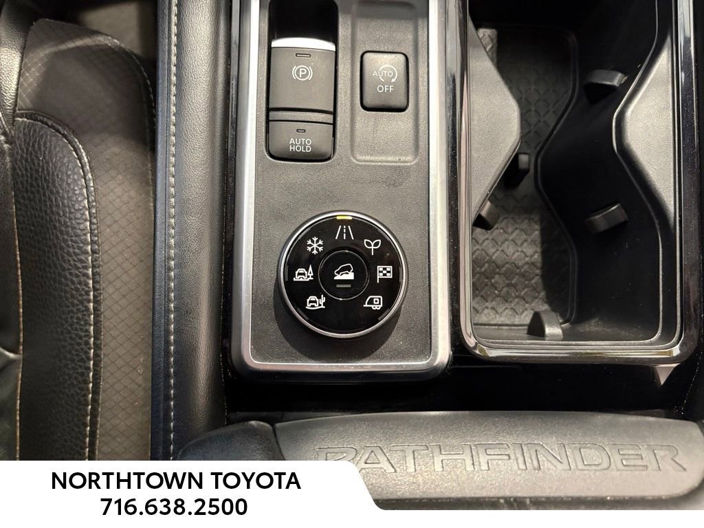 Used 2023 Nissan Pathfinder SL w/ Black Appearance Package image 13