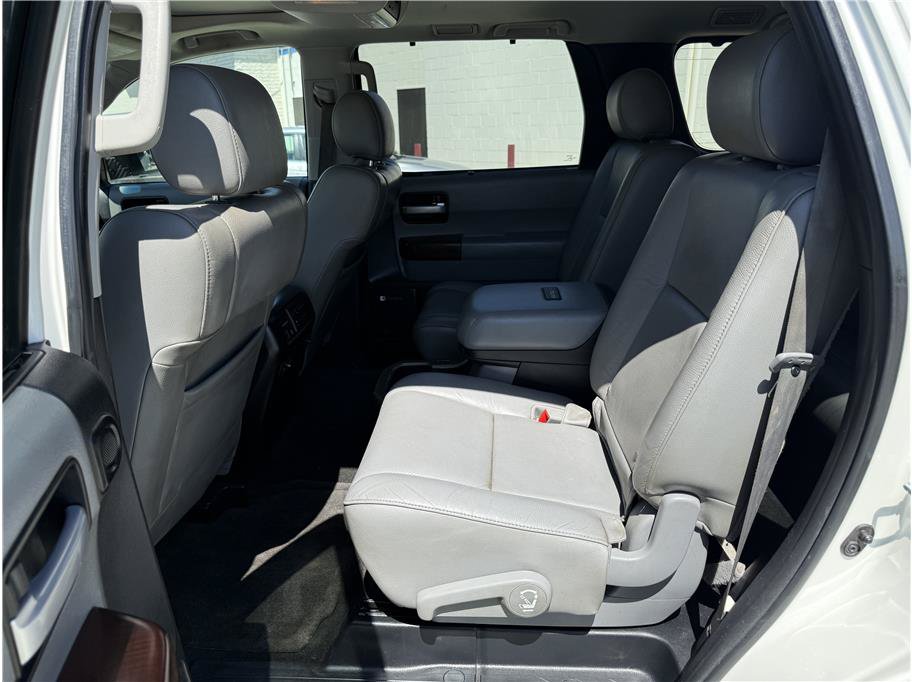Used 2015 Toyota Sequoia Platinum AWD/4WD image 12