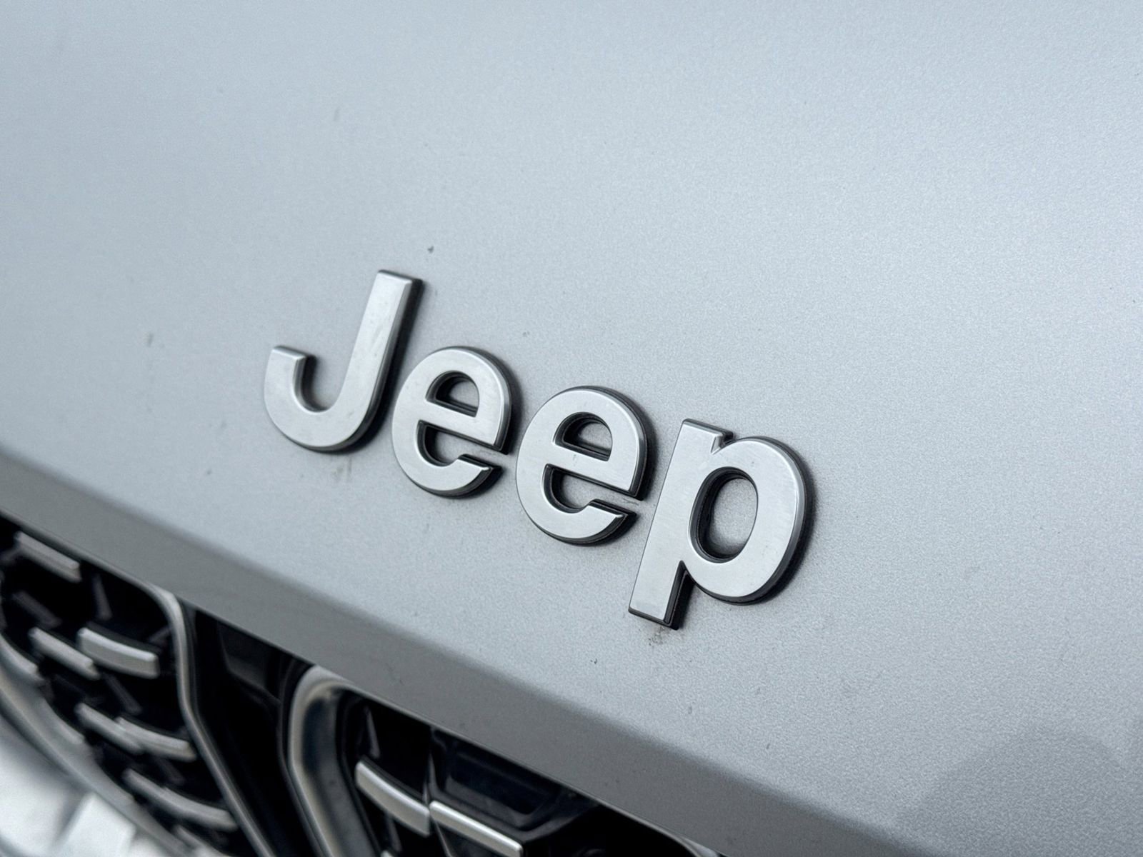 Used 2023 Jeep Grand Cherokee Summit image 12