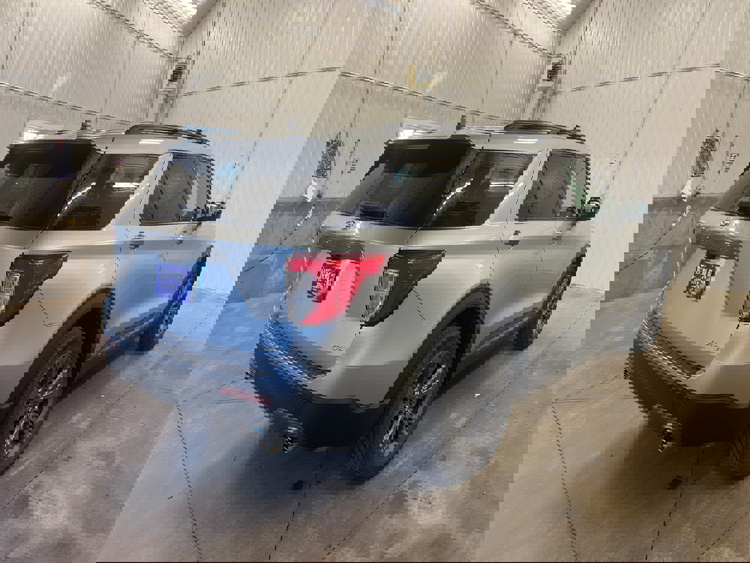 Used 2023 Ford Explorer XLT w/ Equipment Group 202A image 5