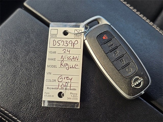 Used 2024 Nissan Rogue SV image 31