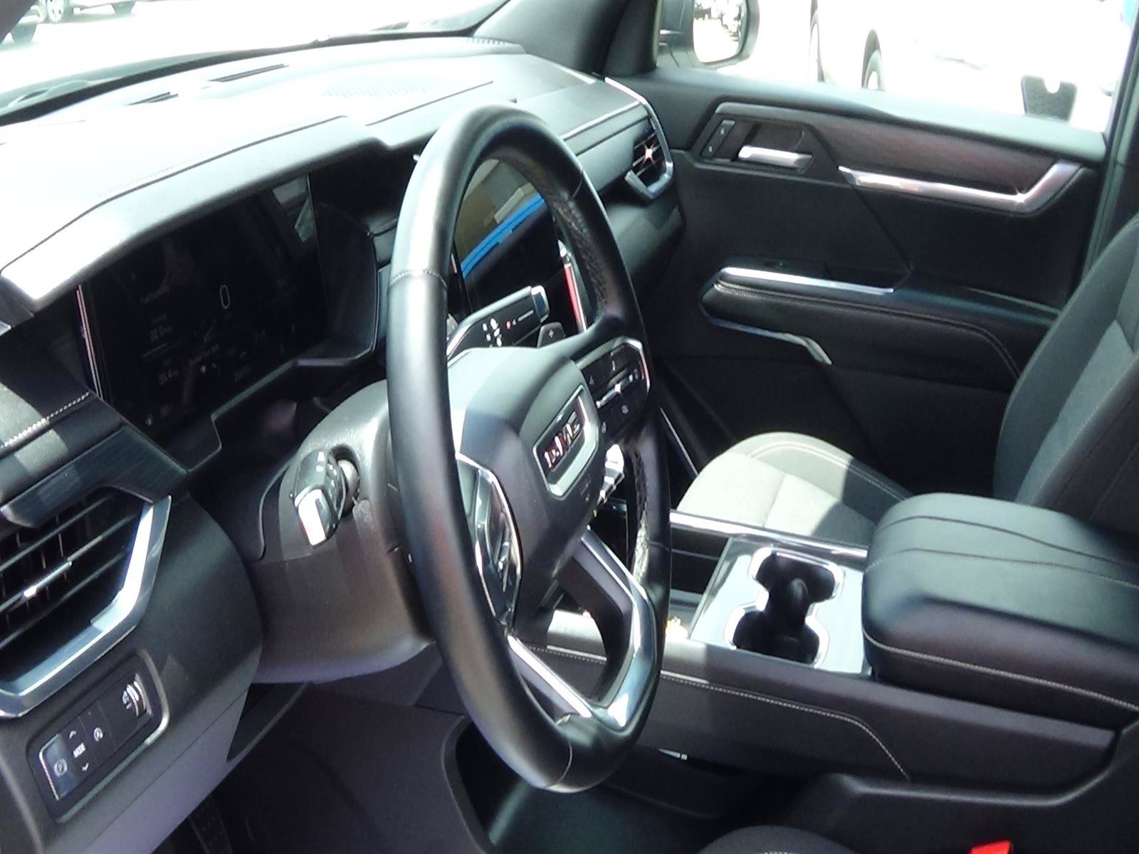 Used 2025 GMC Acadia Elevation FWD image 18
