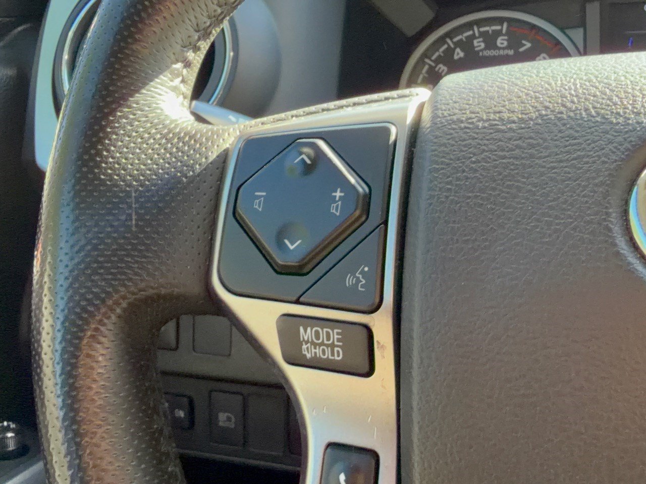 Used 2022 Toyota Tacoma SR5 w/ Technology Package RWD image 18