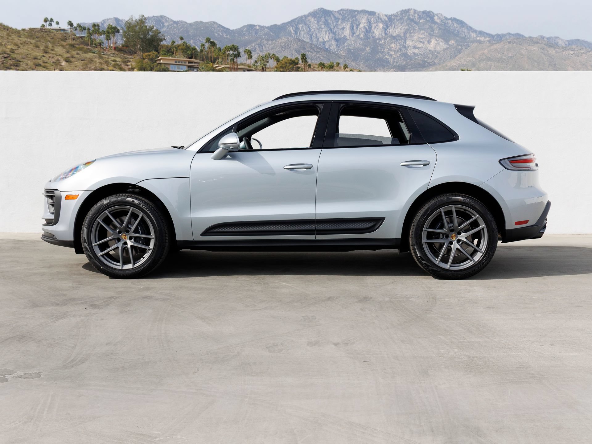 Certified 2026 Porsche Macan AWD/4WD image 2